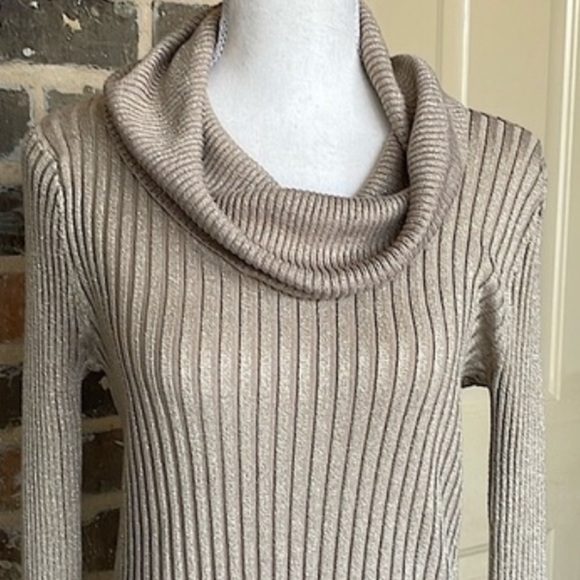 United States Sweaters Cowl Neck Sweater Sparkling Metallic Gold Ribbed Knit SzM - Picture 4 of 11
